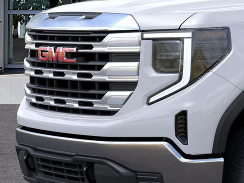 New 2026 GMC Sierra 1500 SLE image 7