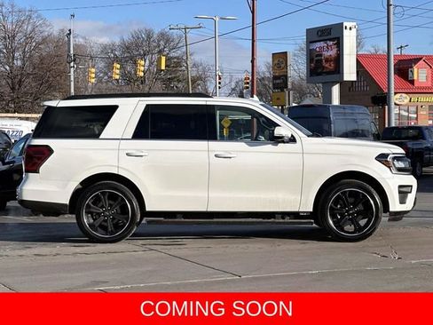 Used 2024 Ford Expedition Limited image 2