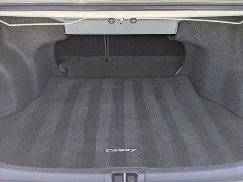 Used 2017 Toyota Camry SE FWD image 6