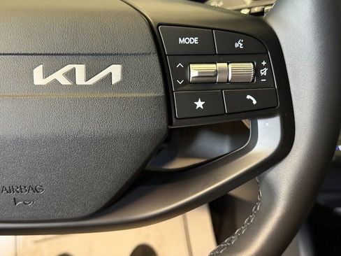 Used 2025 Kia K4 EX image 12