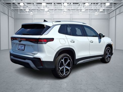 Certified 2025 Volkswagen Tiguan SE AWD/4WD image 6