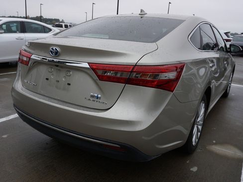 Used 2018 Toyota Avalon Limited image 3