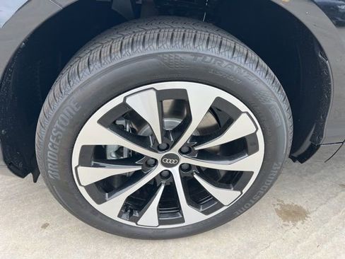 New 2026 Audi Q3 quattro 2.0T AWD/4WD image 9
