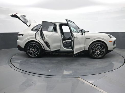 New 2026 Porsche Cayenne E-Hybrid AWD/4WD image 34