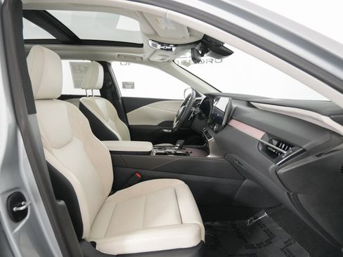 Used 2023 Lexus RX 350 w/ Luxury Package image 19