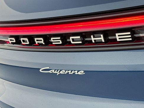 Used 2024 Porsche Cayenne AWD/4WD image 8