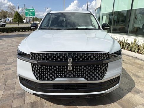New 2025 Lincoln Navigator Reserve image 6