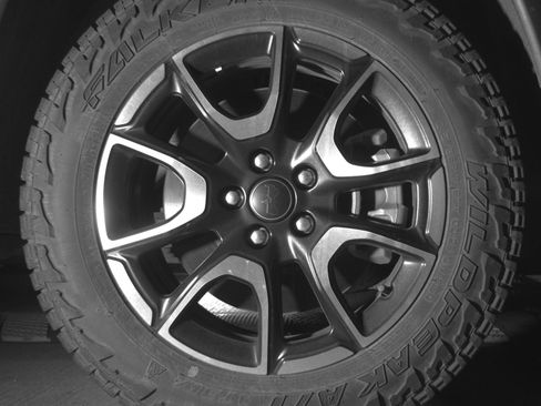 Used 2025 Jeep Compass Trailhawk image 13