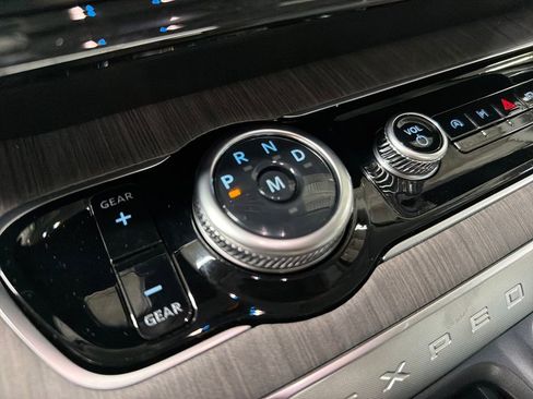 New 2026 Ford Expedition Max Platinum image 28