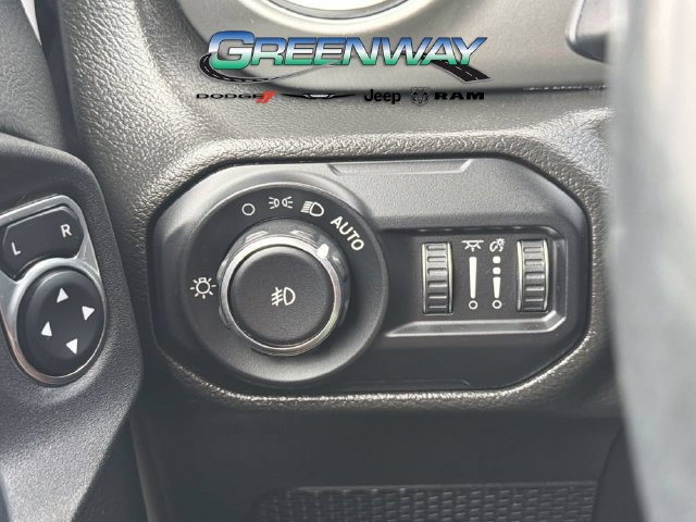 Used 2022 Jeep Wrangler Unlimited Sahara w/ Cold Weather Group AWD/4WD image 25