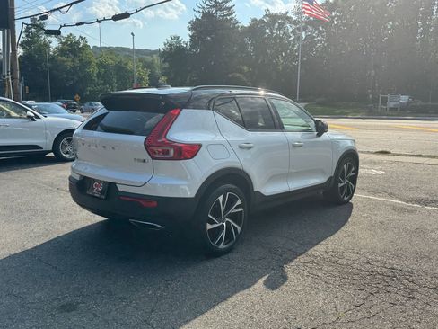 Used 2019 Volvo XC40 T5 R-Design image 7