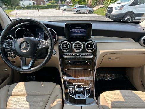 Used 2018 Mercedes-Benz GLC 300 4MATIC image 6