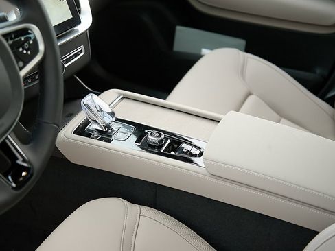 New 2026 Volvo XC90 T8 Plus image 15