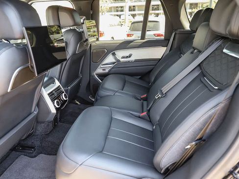 Used 2024 Land Rover Range Rover SV image 18