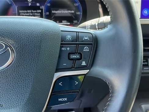 Used 2023 Toyota Crown XLE image 13