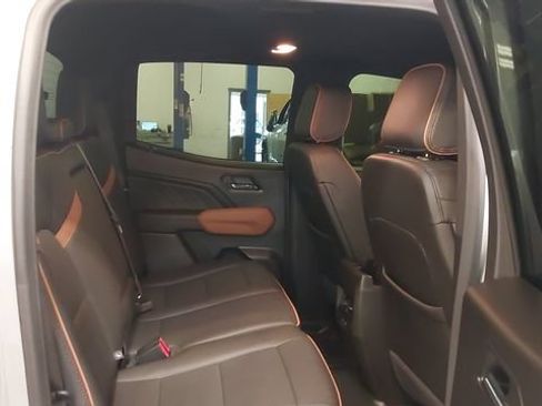 Used 2025 GMC Canyon AT4 w/ Technology Plus Package AWD/4WD image 37