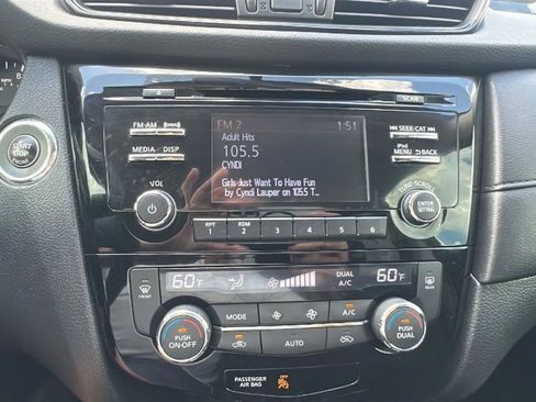 Used 2017 Nissan Rogue SV w/ Midnight Edition FWD image 36