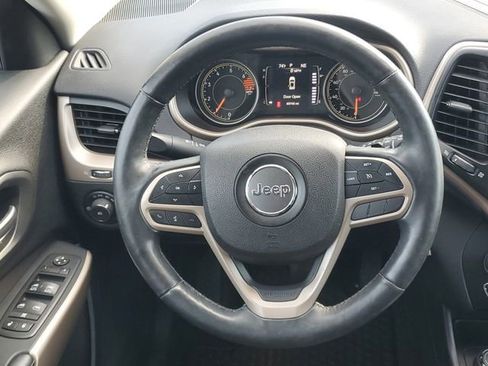 Used 2017 Jeep Cherokee Latitude w/ Cold Weather Group AWD/4WD image 13