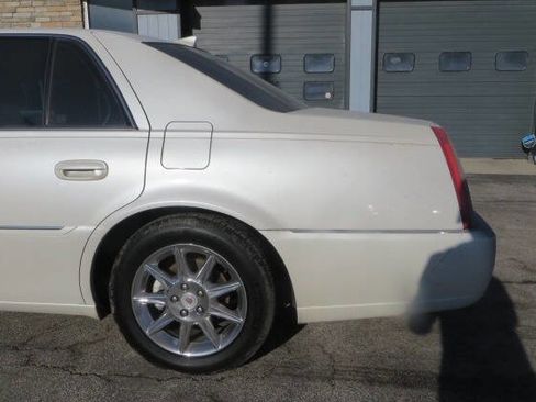 Used 2010 Cadillac DTS Luxury image 28