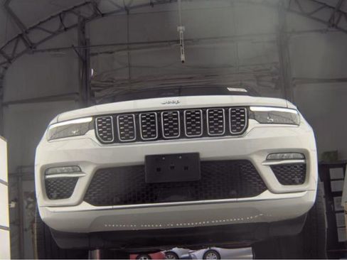 Used 2023 Jeep Grand Cherokee Summit image 3