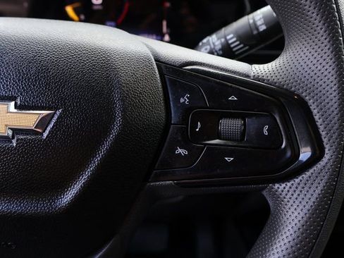 Certified 2025 Chevrolet Trax LT FWD image 35