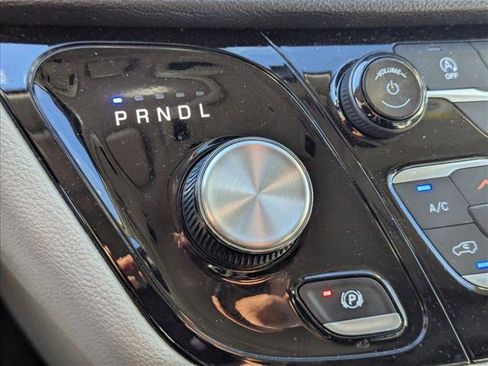 Used 2018 Chrysler Pacifica Limited image 13