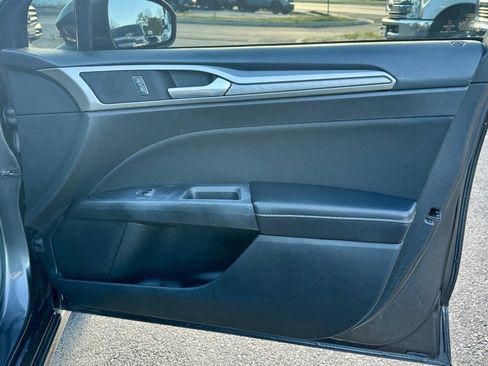 Used 2019 Ford Fusion SE FWD image 17