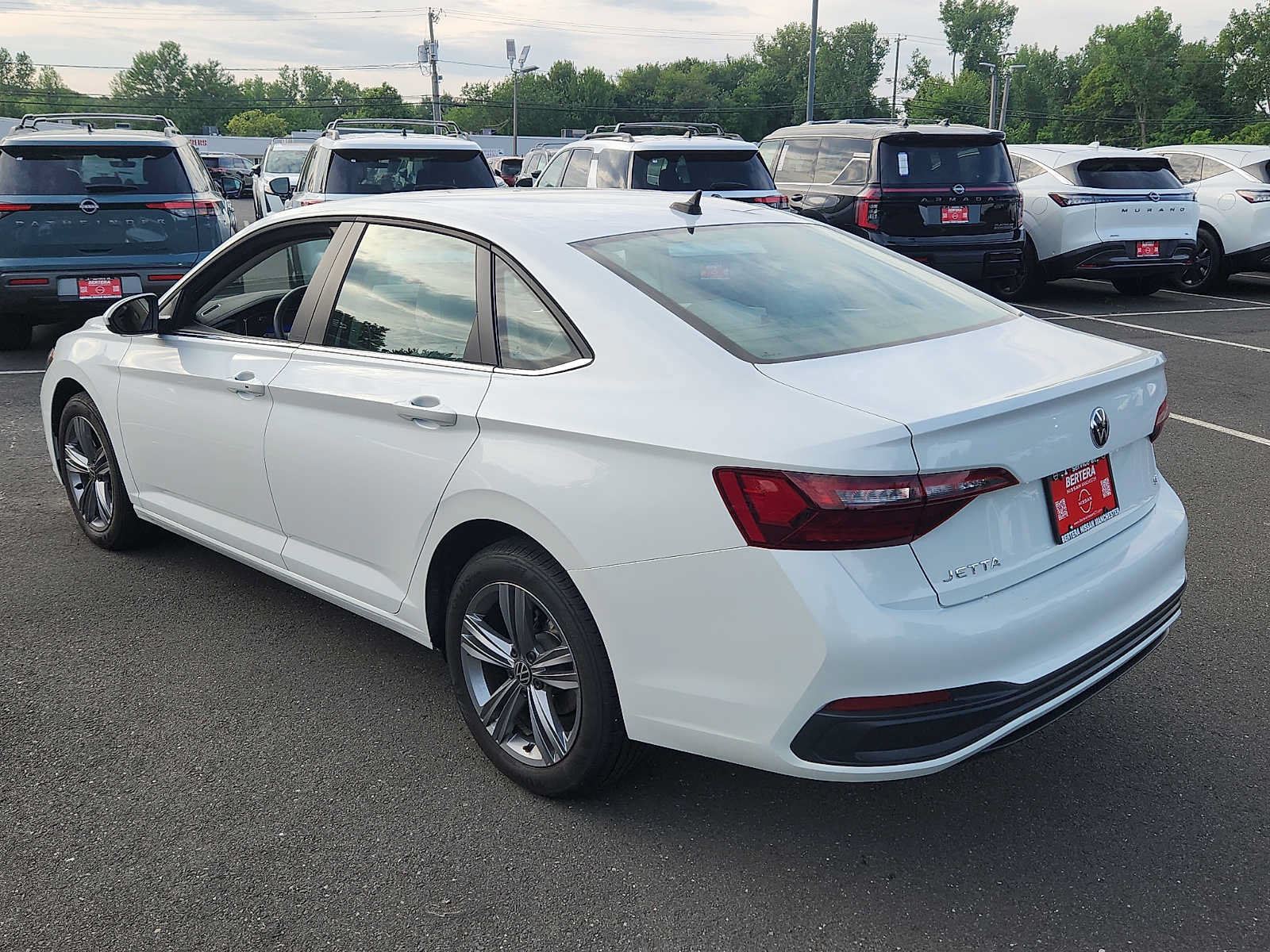 Used 2024 Volkswagen Jetta SE FWD image 6