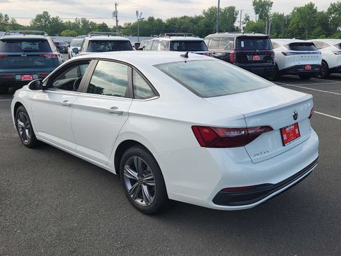 Used 2024 Volkswagen Jetta SE FWD image 6