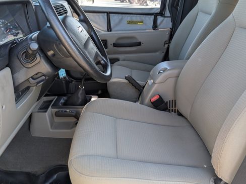 Used 2006 Jeep Wrangler X AWD/4WD image 13