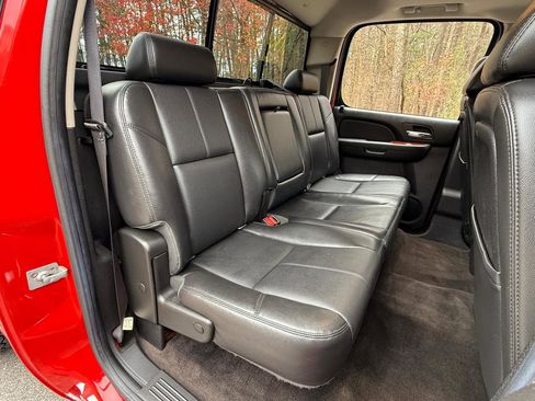 Used 2013 GMC Sierra 2500 SLT w/ Entertainment Package AWD/4WD image 31