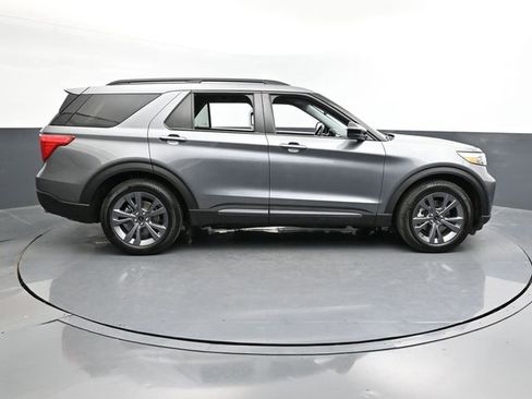 Used 2023 Ford Explorer XLT w/ Equipment Group 202A RWD image 8