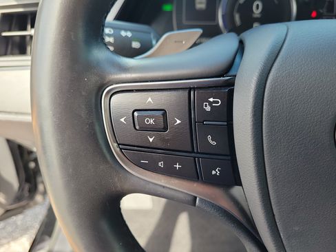 Used 2024 Lexus ES 300h w/ Premium Package FWD image 18