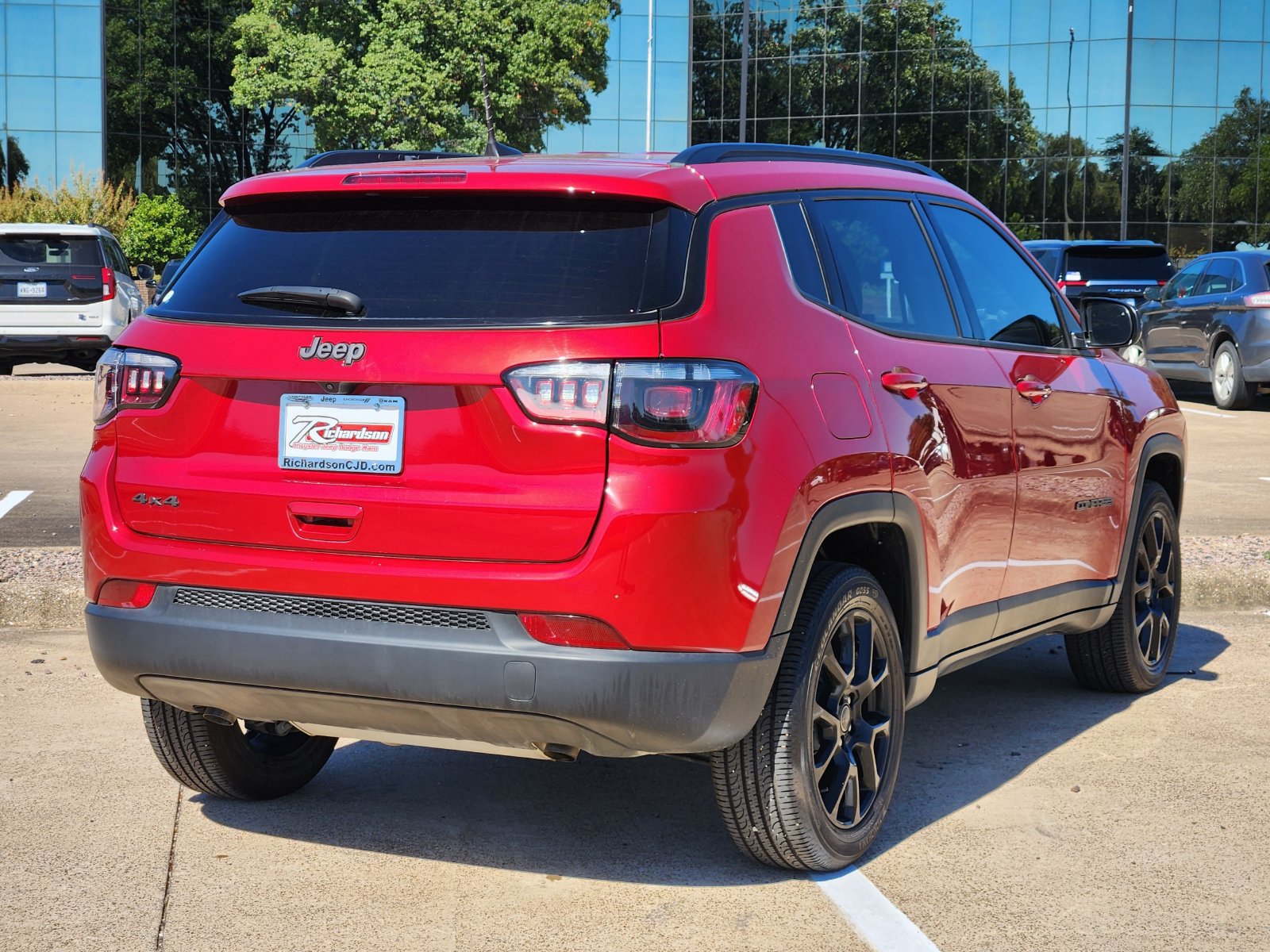 Used 2025 Jeep Compass Latitude w/ Altitude Special Edition AWD/4WD image 6
