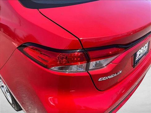 Used 2021 Toyota Corolla LE FWD image 29