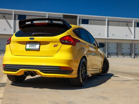 Used 2017 Ford Focus ST w/ Equipment Group 401A image 45