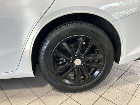 Used 2018 Chevrolet Malibu LT FWD image 12