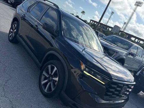 Used 2023 Honda Pilot Sport image 3