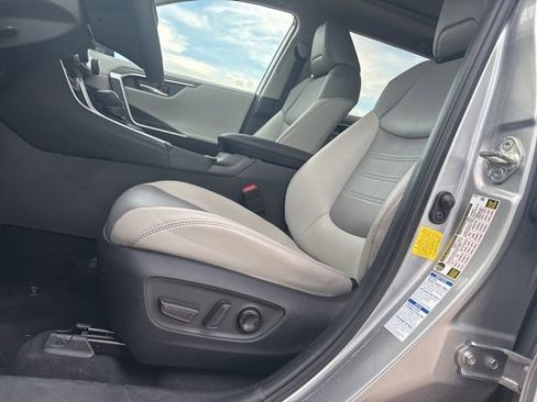 Used 2020 Toyota RAV4 Limited image 8