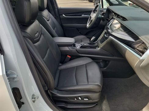 Used 2025 Cadillac XT6 Premium Luxury w/ Technology Package image 28
