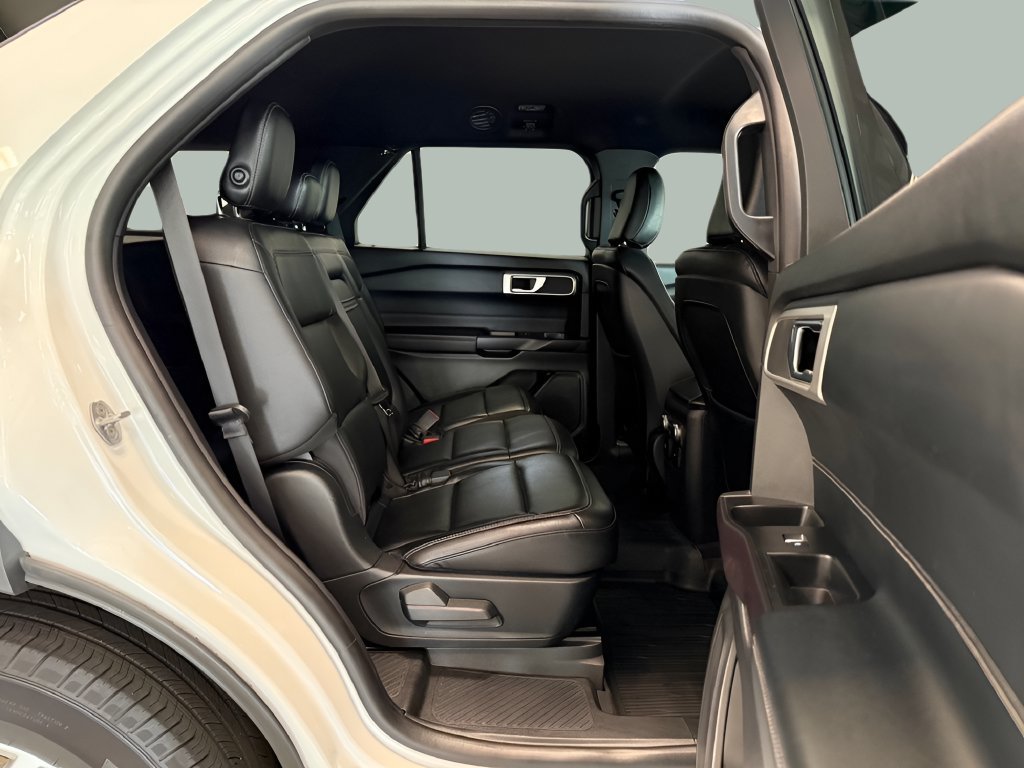 Used 2020 Ford Explorer XLT w/ Equipment Group 202A AWD/4WD image 29