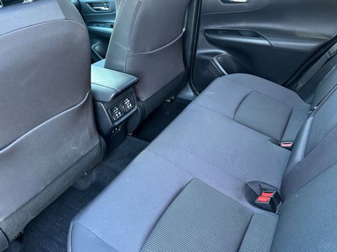 Used 2022 Toyota Venza LE image 14