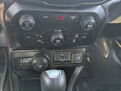 Used 2020 Jeep Renegade Altitude w/ UConnect 8.4 Nav Group image 26