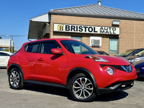 Used 2017 Nissan Juke SV AWD/4WD image 2