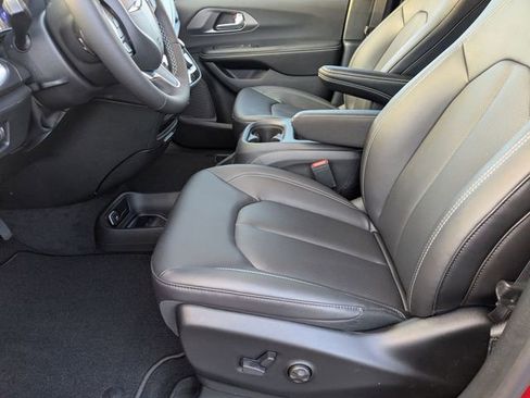 New 2026 Chrysler Pacifica Select FWD image 12