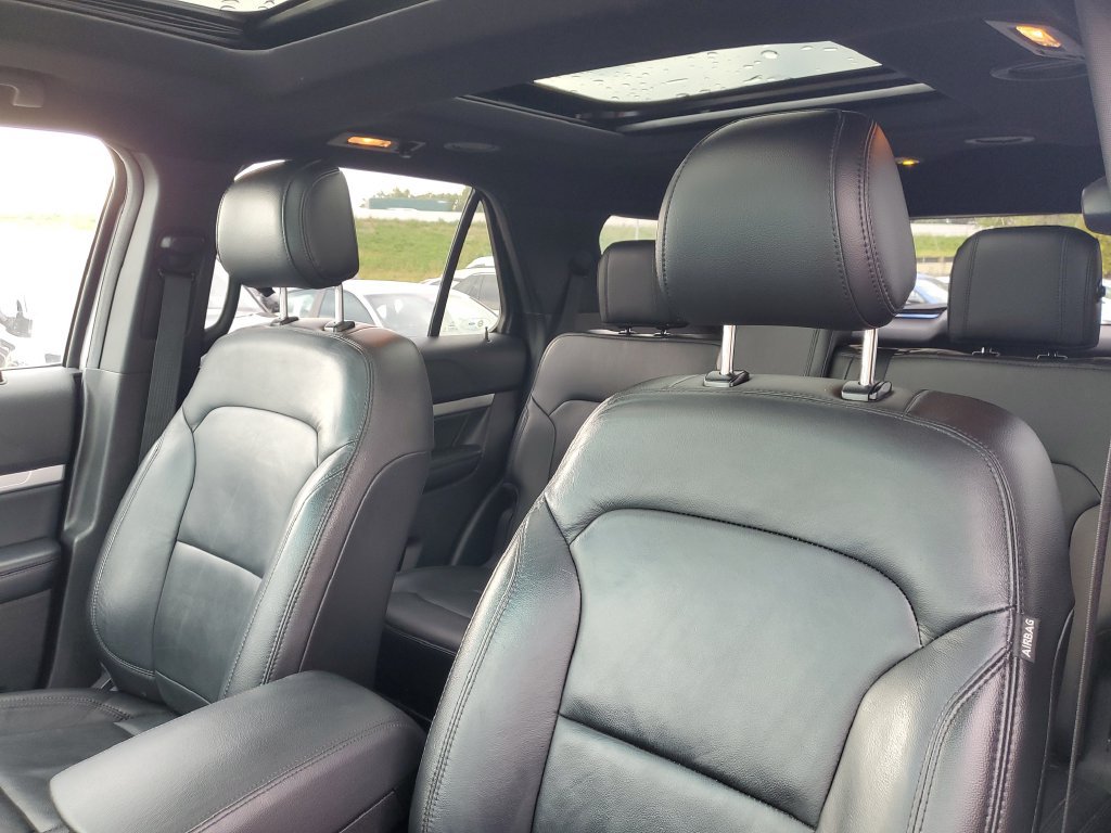 Used 2017 Ford Explorer XLT w/ Equipment Group 202A AWD/4WD image 14