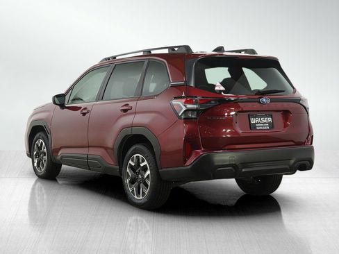 Used 2025 Subaru Forester Premium AWD/4WD image 3