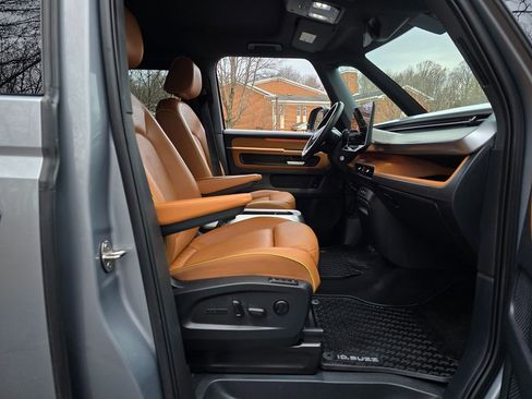 Used 2025 Volkswagen ID. Buzz Pro S image 25