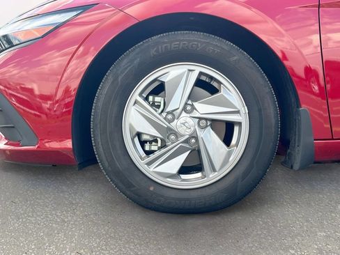 Used 2025 Hyundai Elantra SE w/ Cargo Package FWD image 27