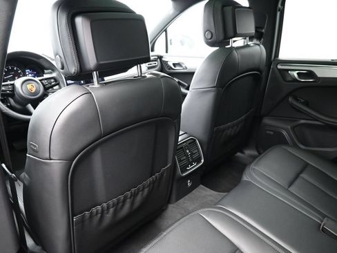 Certified 2026 Porsche Macan AWD/4WD image 8